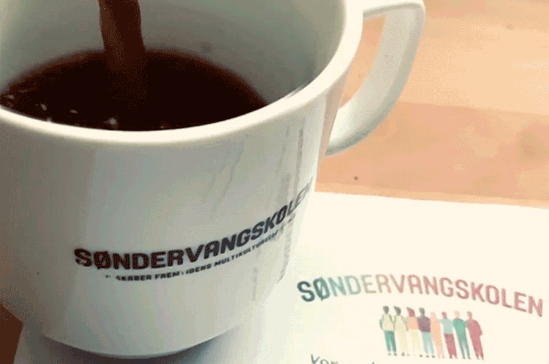 Kaffe i en kop